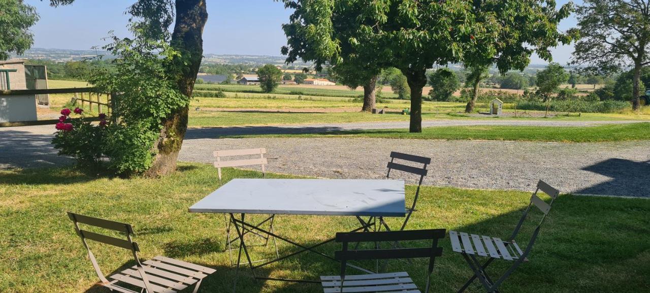 Le Logis Des Chons A La Campagne A Saint Hilaire Du Bois - Lys Haut Layon Le Plessis  Exterior photo